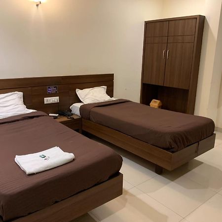 Hotel Sahyog Padra  Esterno foto