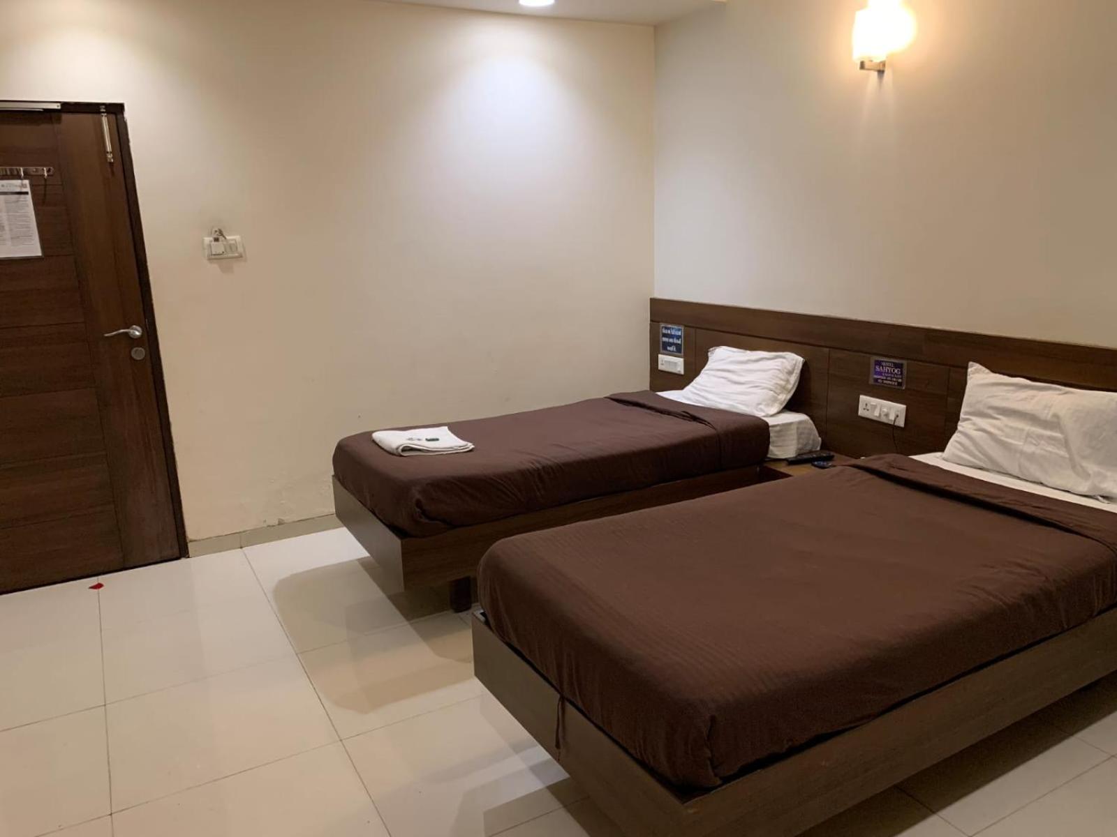 Hotel Sahyog Padra  Esterno foto