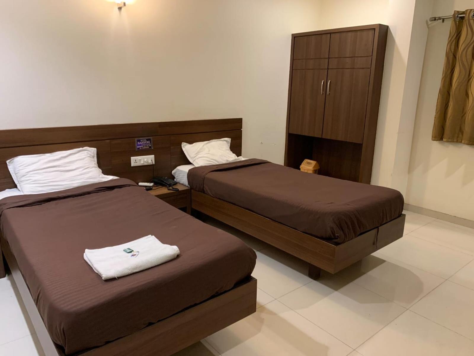 Hotel Sahyog Padra  Esterno foto